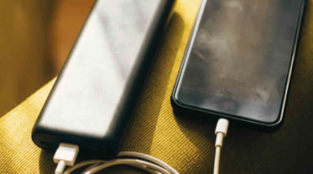 17 Ideal Gift Ideas for Travelers and Digital Nomads
