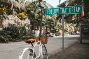 10 Essential Tips for Exploring a New Country
