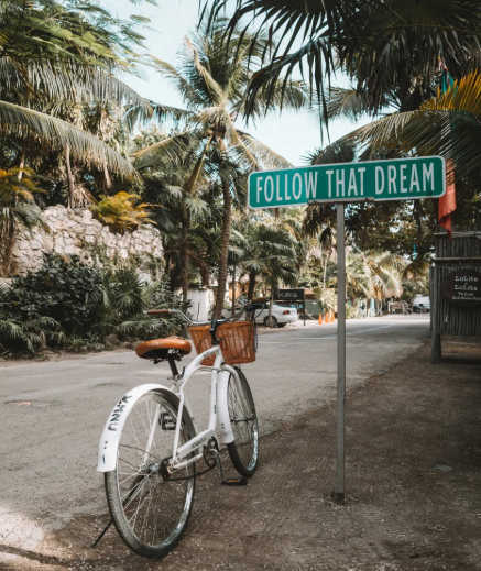 10 Essential Tips for Exploring a New Country