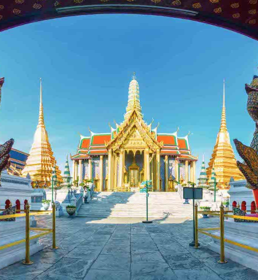 A Complete Guide to Visiting the Grand Palace in Bangkok + How to Avoid Scams
