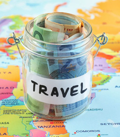 6 Strategies to Save Money on Lodging During the Holiday Season