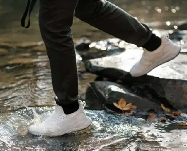Loom Footwear Review: The Perfect Waterproof Shoe for an Active Lifestyle