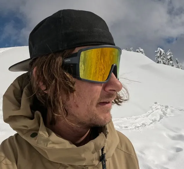 Clear Vision in the High Alpine: Choosing the Right Glacier Glasses and Goggles