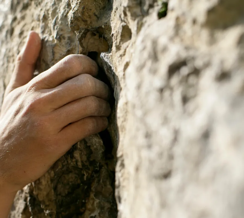 Don’t Lose Your Grip: Choosing the Right Gloves for Mountaineering